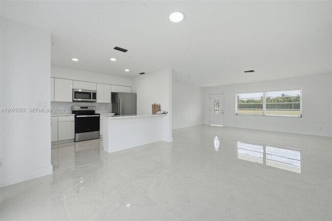 Building Photo - 11000 NW 21st Ct
