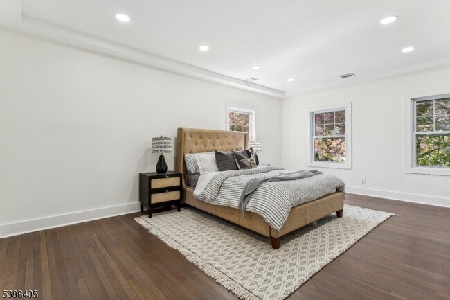 Building Photo - 648 E Broad St