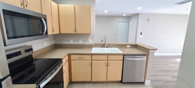 Building Photo - 940 Village Trail