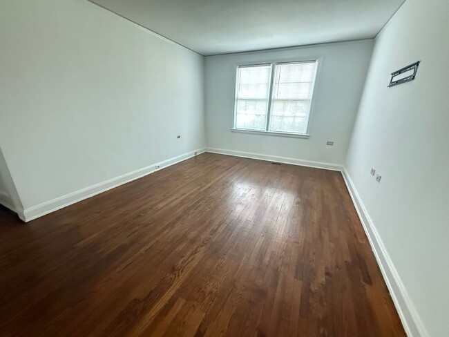 Building Photo - One bedroom Condo coming soon in Heathwood...