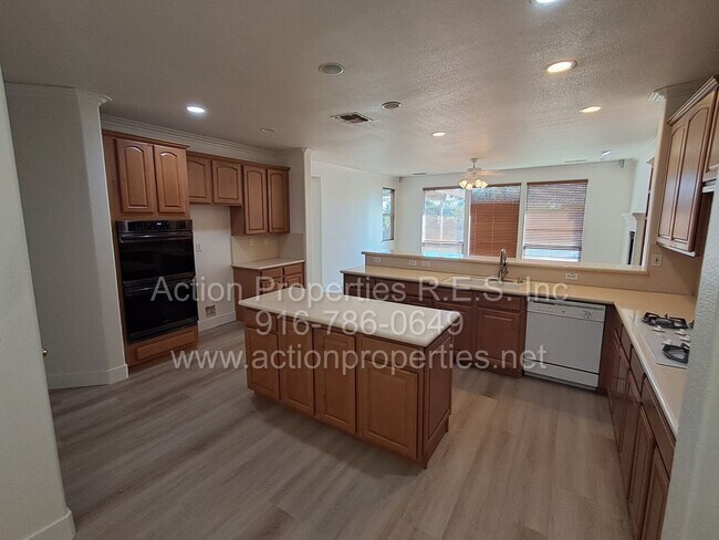 Building Photo - Action Properties R.E.S. Inc. Offering Beautiful Highland Park Single Story 3 Car, 4 Bedroom, Gar...