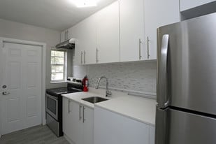Interior Photo - Poinsettia Place Apartments