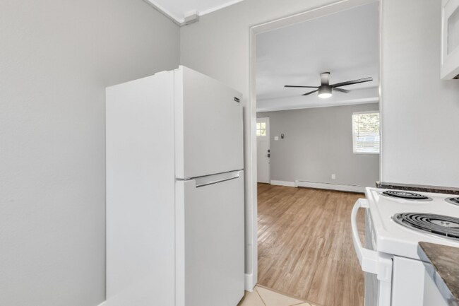 Building Photo - 825 12th St