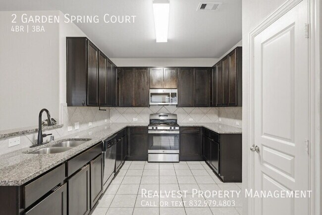 Building Photo - 2 Garden Spring Ct