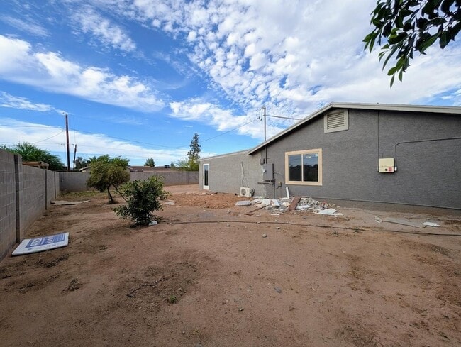 Building Photo - 13208 W Tuckey Ln