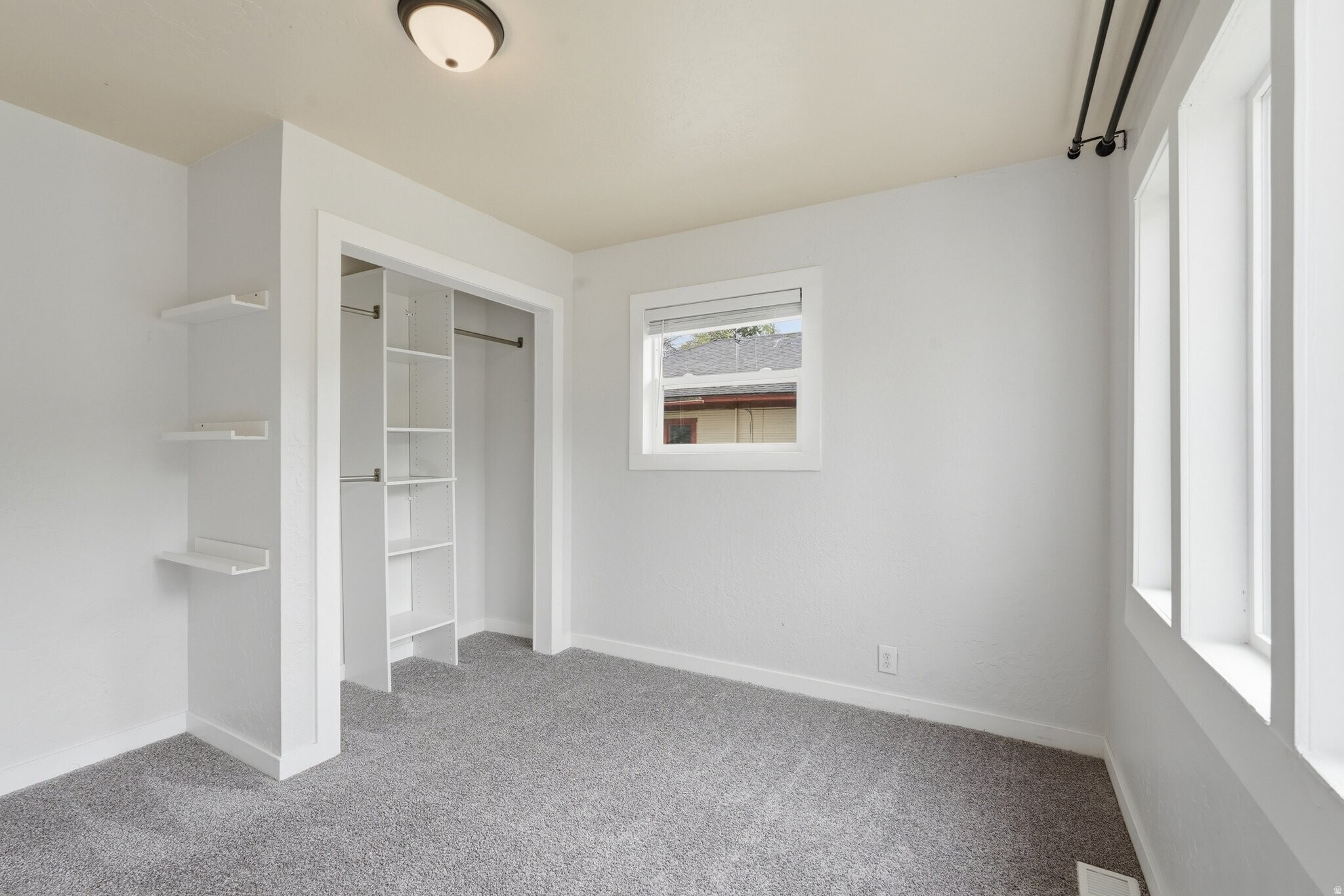 Building Photo - 215 E 300 S