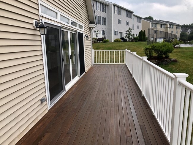 Building Photo - Southern Nashua Townhouse For Lease