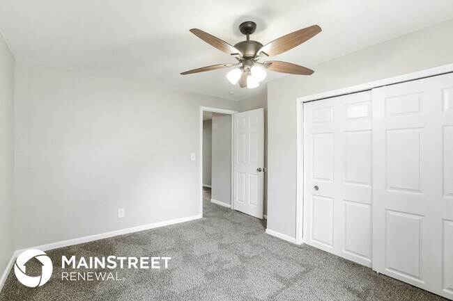 Building Photo - 601 Oak St