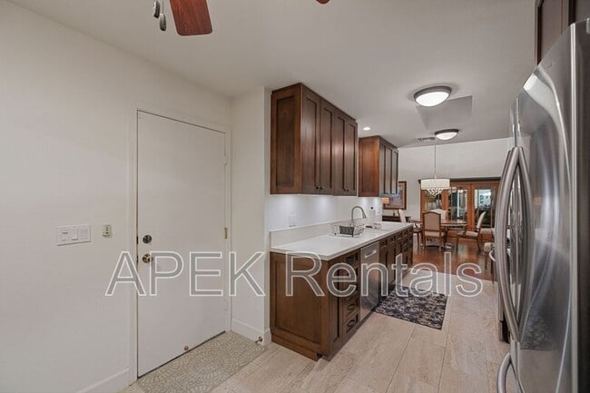 Building Photo - 74939 Vía Lago