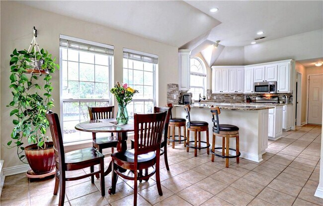 Building Photo - 5408 W Redbud St