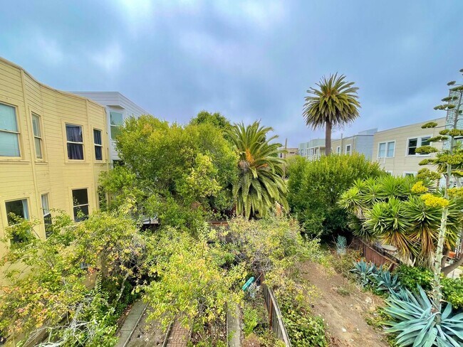 Building Photo - HUGE Top Floor Edwardian 4BR/1.5BA  Flat w...