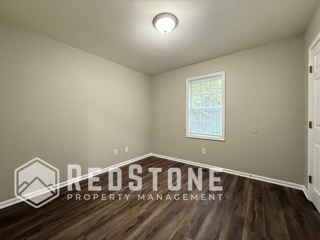 Building Photo - 1108 Chandler Ave