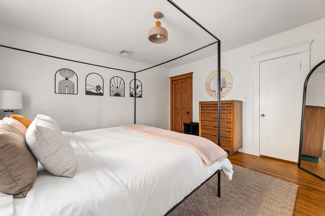 Building Photo - 732-736 Redondo Ave