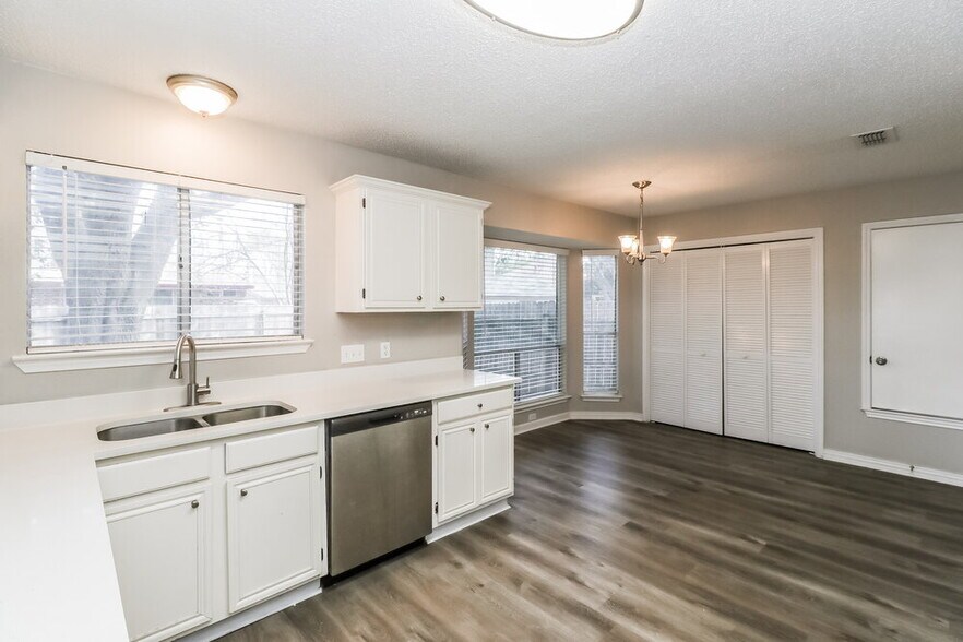 Building Photo - 4717 Fallenash Dr