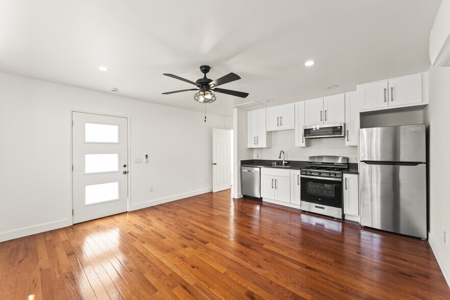 Building Photo - 8014 Denrock Ave