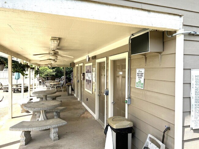 Building Photo - 3324 Devaughn Dr