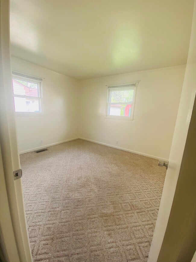 Bedroom 3 - 2905 S Chippewa Ln