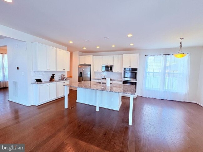 Primary Photo - 1071 Coastal Ave