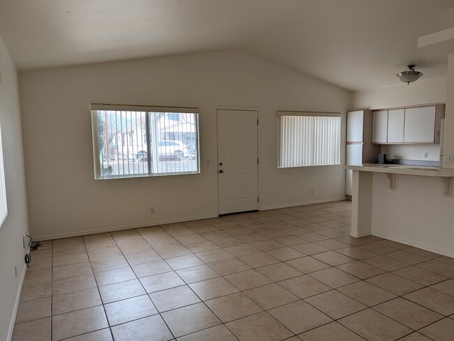 Building Photo - 2131 Kingman Ave