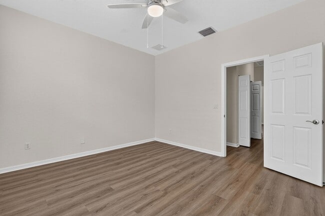 Building Photo - 158 W Thatch Palm Cir