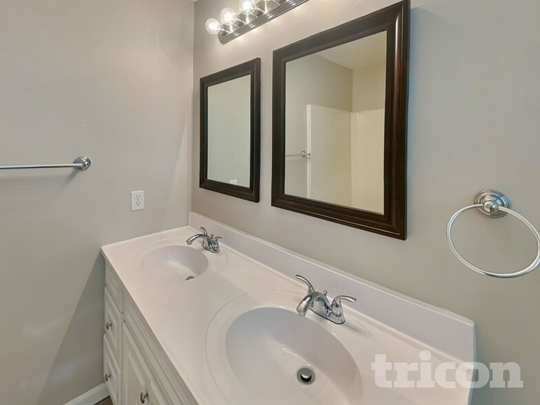 Building Photo - 1614 Barbara Ann Cir