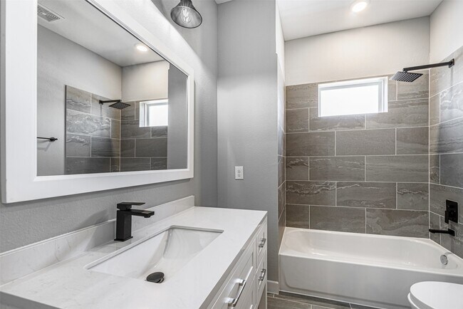 Building Photo - 8475 Berry Brush Ln