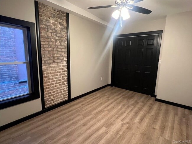 Building Photo - 30 Henry St