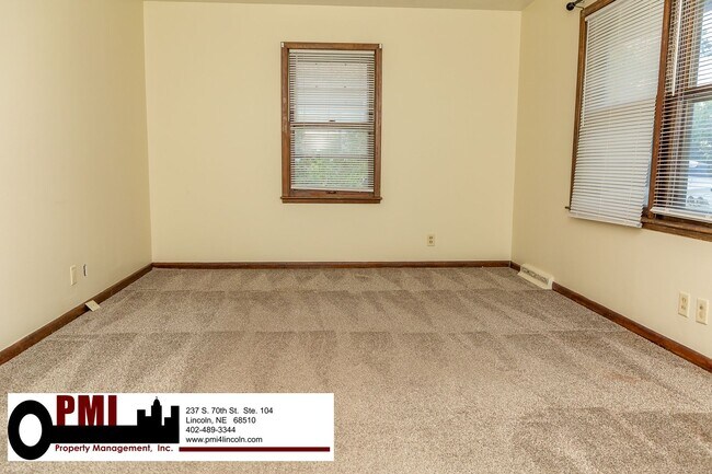 Building Photo - 2 Bedroom, 1 Bathroom House for Rent; Avai...
