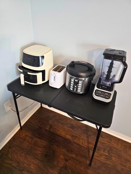 Building Photo - 7710 Pomeroy Ct