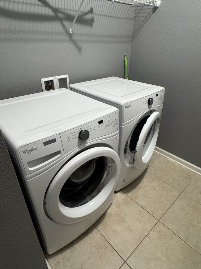 Building Photo - For Rent