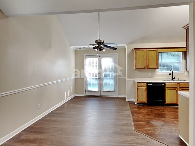 Building Photo - 111 Lexington Parke Dr