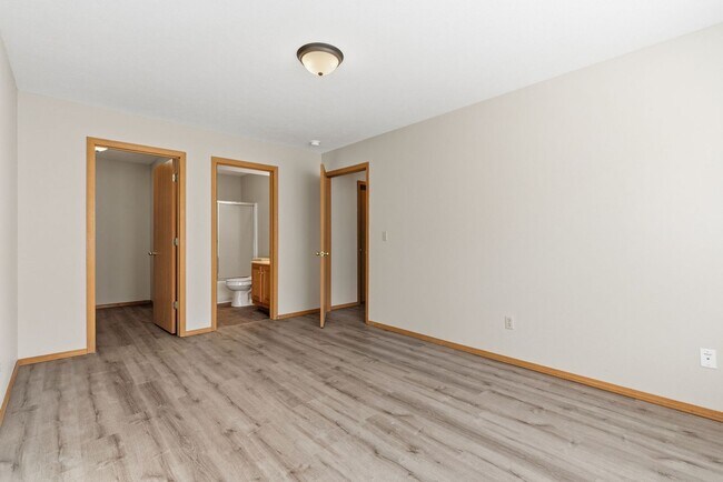 Building Photo - 2835 S Nettleton Ave