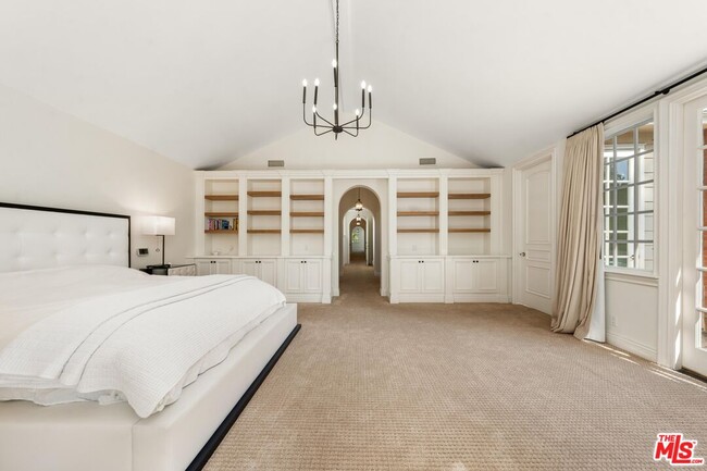 Building Photo - 515 S Westgate Ave