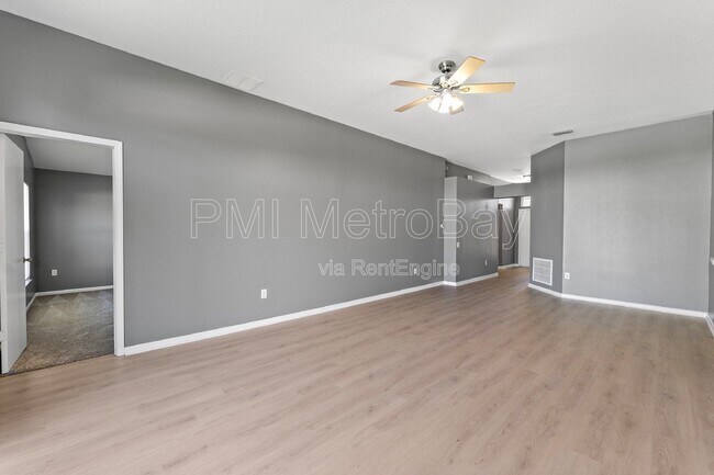 Building Photo - 1010 Summer Breeze Dr