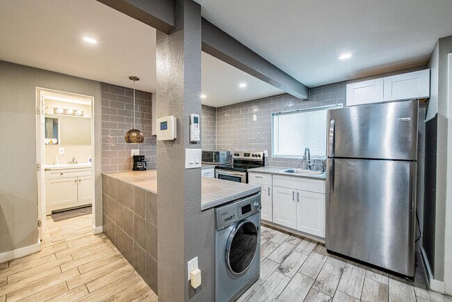 Building Photo - 704 Pacific Ave SW