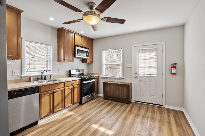 Building Photo - 106 Congress Ave