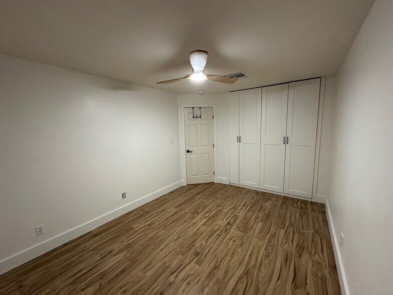 Main bedroom - 7970 W Elm St