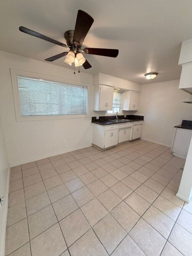 Building Photo - 1901 Buena Vista St