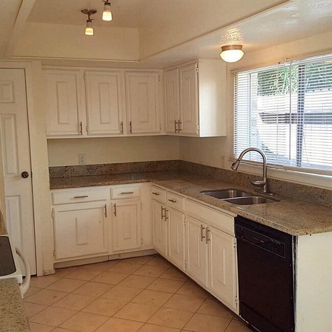 Building Photo - 16034 Eastcape Dr