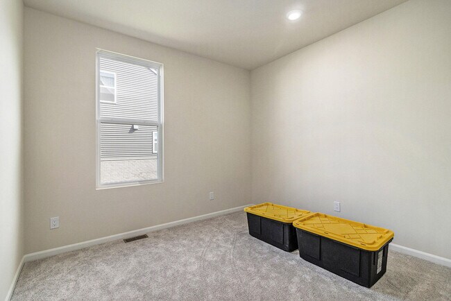 Building Photo - 6579 Foothill Dr