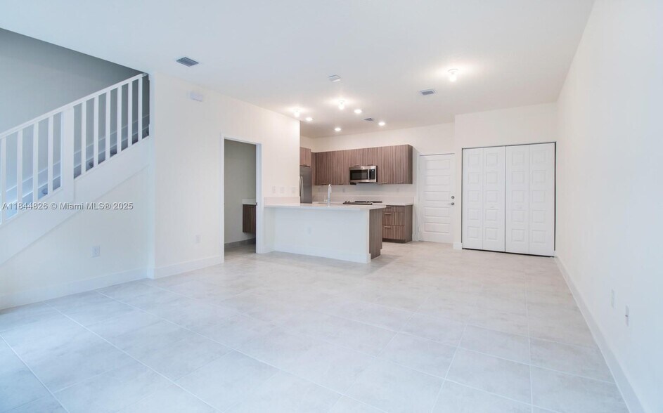 Building Photo - 4769 NW 83rd Pky