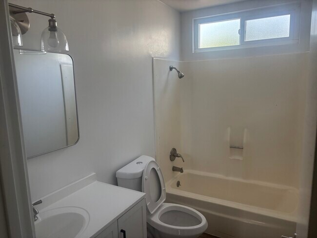 Building Photo - 1271 Murray Ave