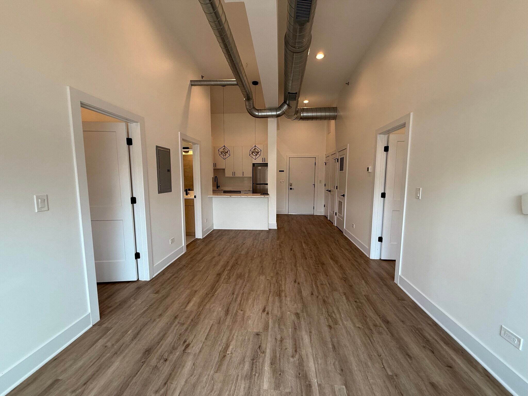 Building Photo - 4735 N Artesian Ave