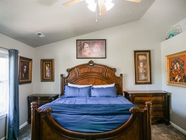 Building Photo - 151 Cub St W