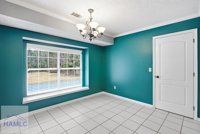 Building Photo - 405 Club Dr