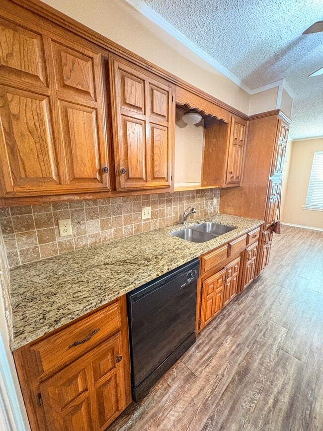 Building Photo - 100 Marylee Dr