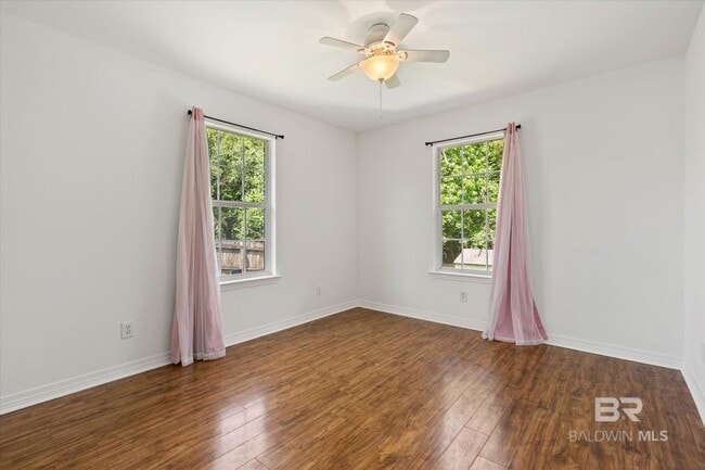 Building Photo - 15982 Pecan View Dr