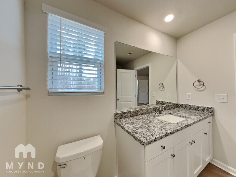 Building Photo - 145 Everglade Wy