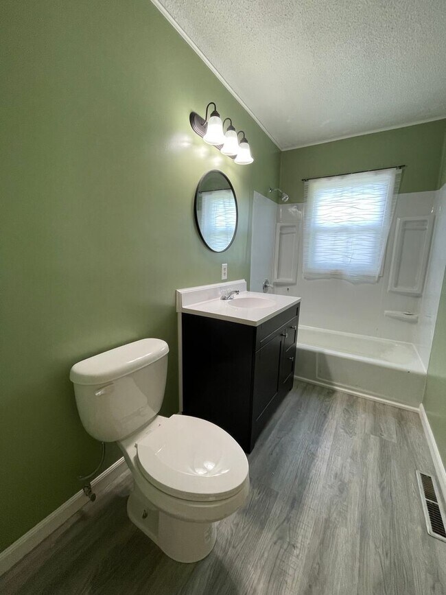 Building Photo - 302 W Neosho St