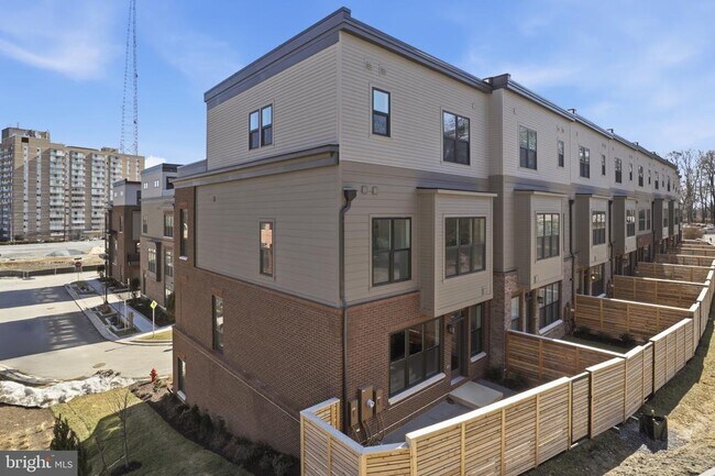 Building Photo - 5358 Zenith Overlook